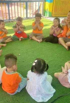 Hoạt Động Ngoài Trời